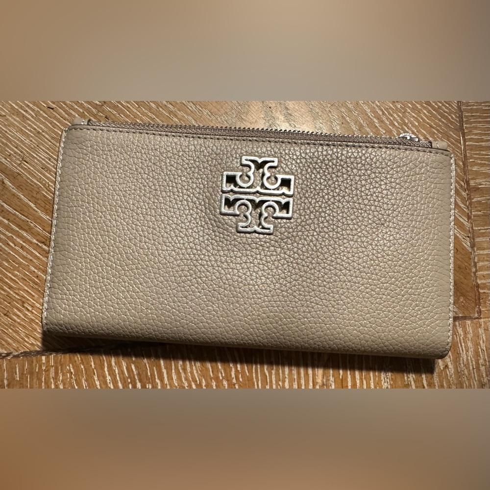 Brand new Tory Burch Beige Wallet - Never used
